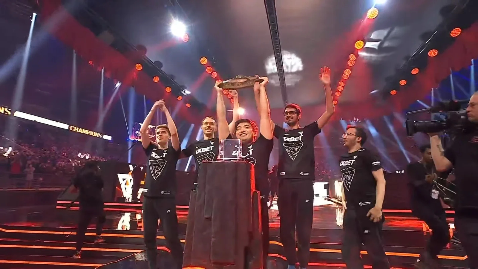 DOTA2国际邀请赛BB战队夺冠，Pure露娜斩获总决赛MVP